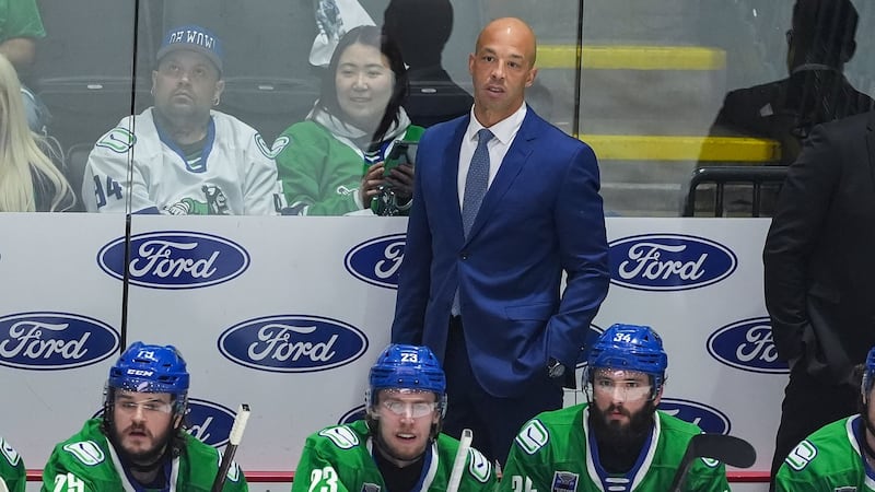 Vancouver Canucks name Manny Malhotra new head coach