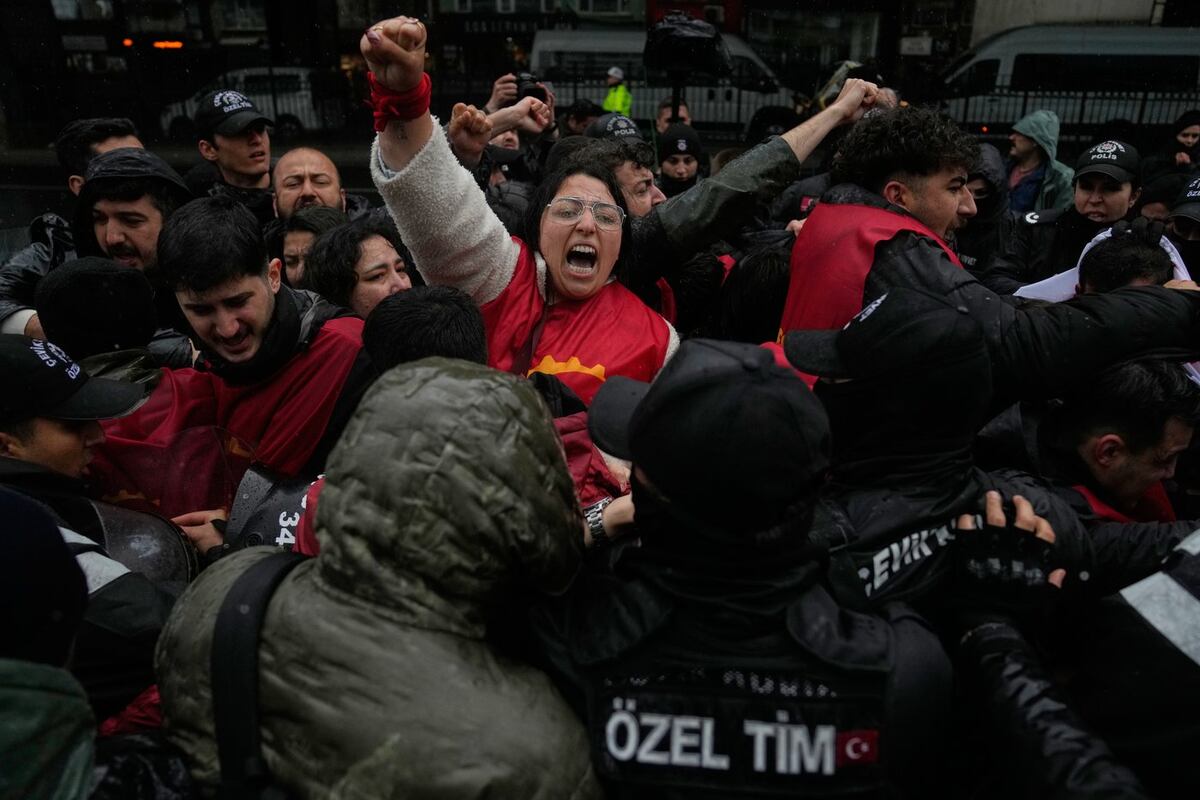 Global May Day Rallies Demand Peace and Higher Wages as Iran War Fuels Economic Crisis — image 1