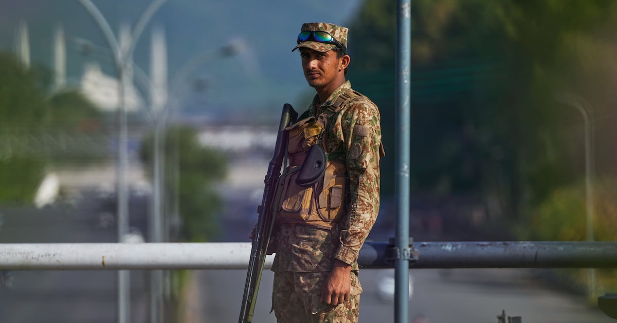 تعثر المحادثات الإيرانية مع مغادرة كبير الدبلوماسيين الإيرانيين باكستان ويقول ترامب إنه طلب من المبعوثين عدم الذهاب