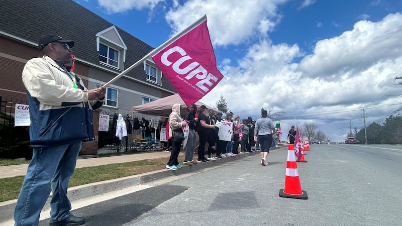 Striking N.S. long-term care workers, province to return to bargaining table