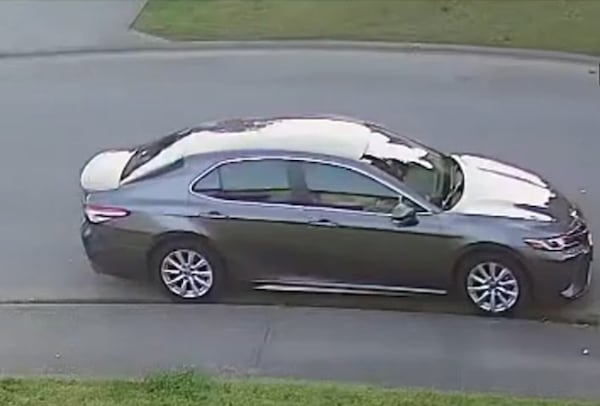 Suspect at large after gunpoint robberies in Abbotsford, B.C.