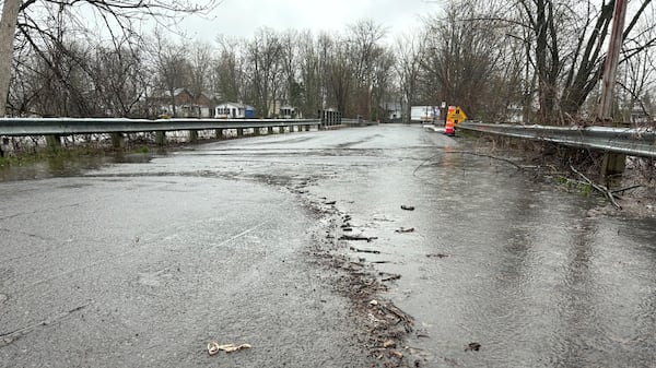 Île Mercier Bridge reopens after water levels recede in Rivière des Prairies