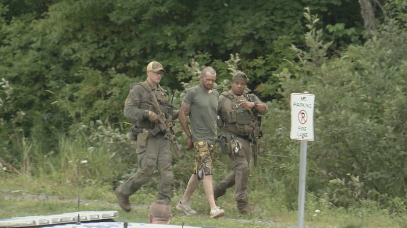 ‘They got him’: CTV News camera rolls as shooting suspect is arrested in Bedford, N.S.