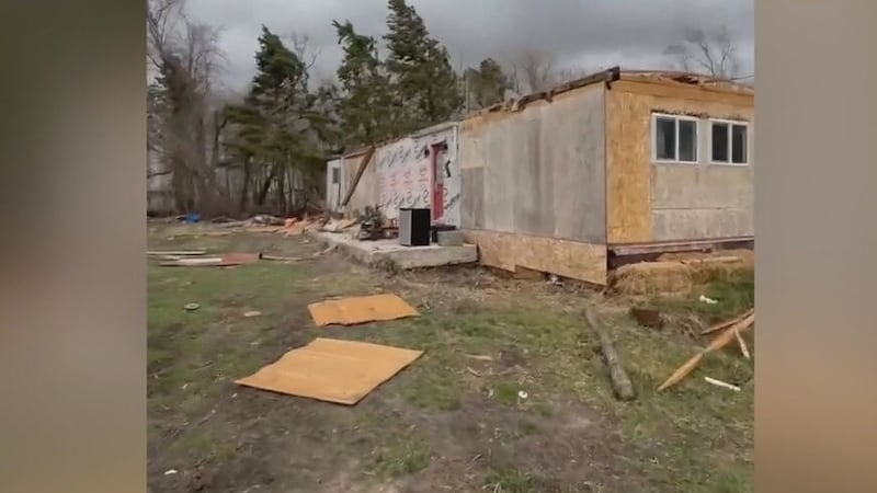 ‘Everything’s gone’: Roof blows off Manitoba home during high winds