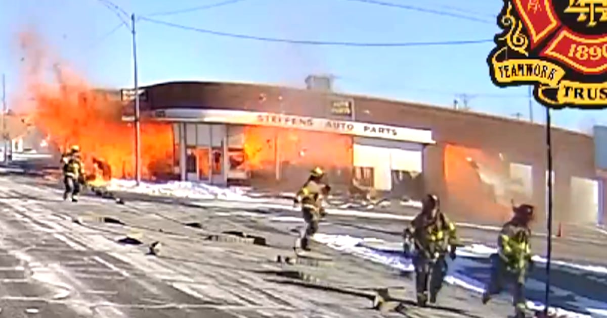 Kansas Explosion Firefighters captured running from building explosion in Kansas – CTVNews