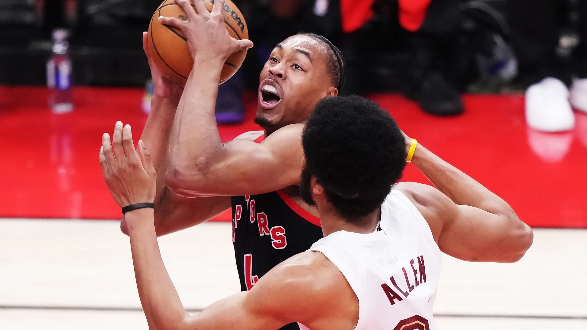 Barnes leads Raptors past Cavaliers in Game 3