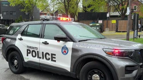 Man found with stab wounds inside Toronto apartment building