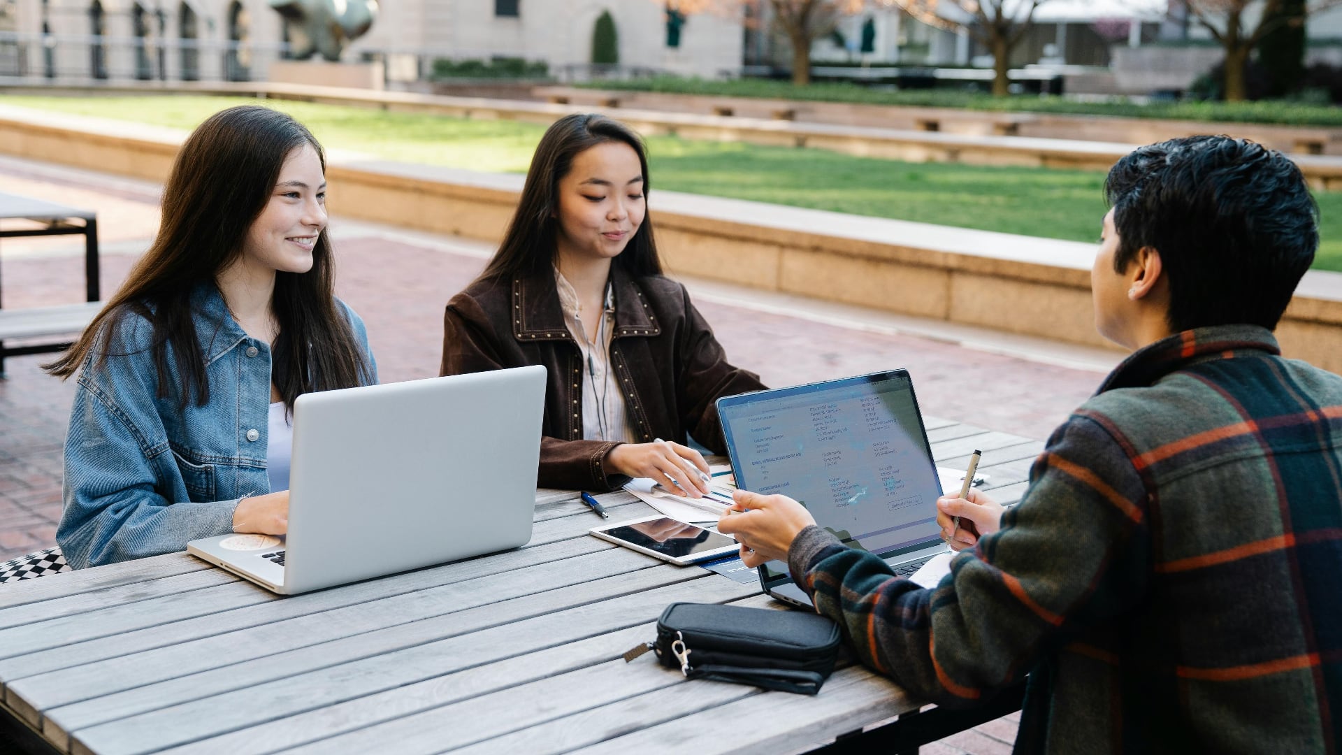 Executive committee adopts motion to create more youth employment opportuni