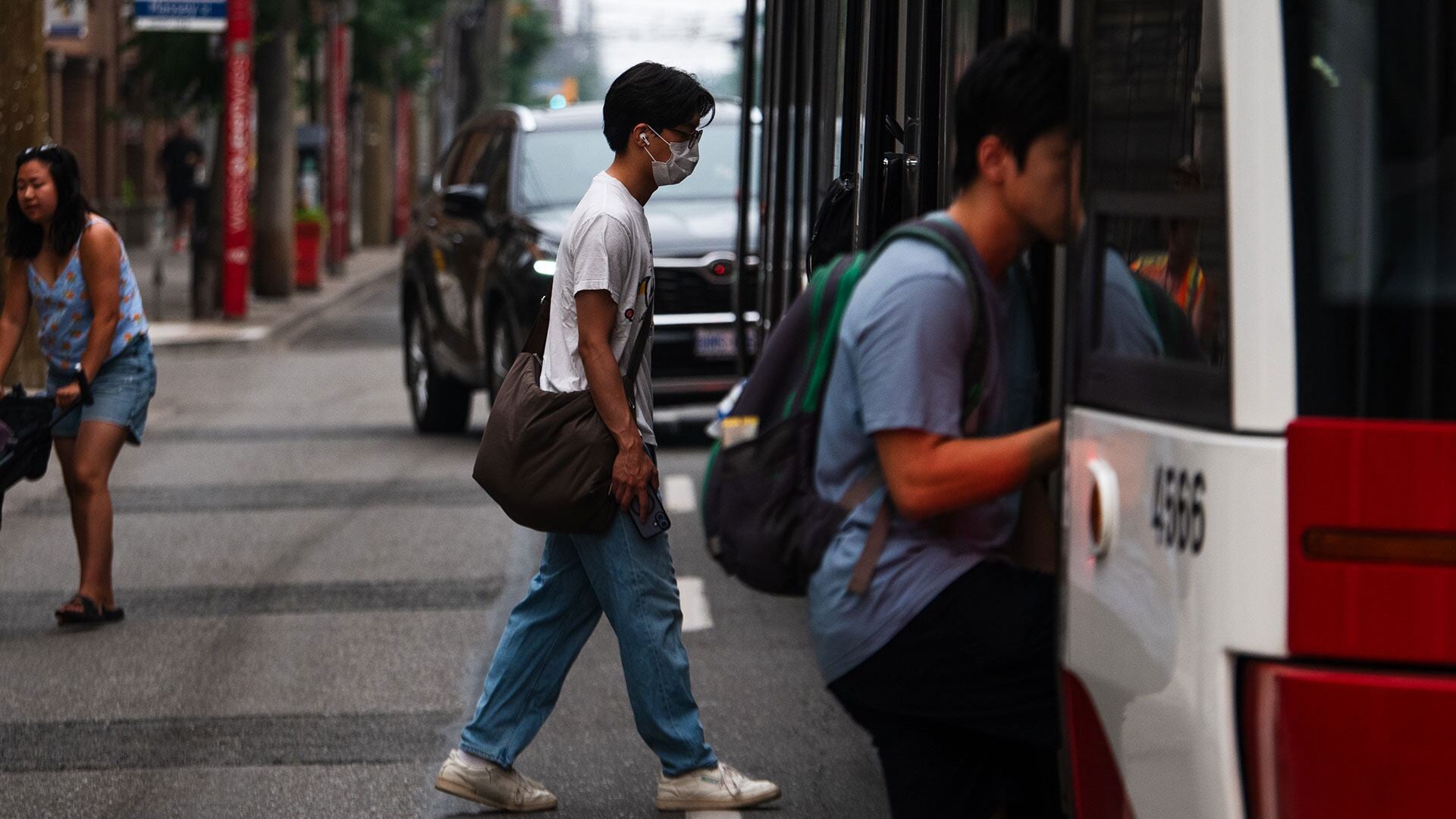 Poor air quality poses ‘significant’ risks for people with health issues: d