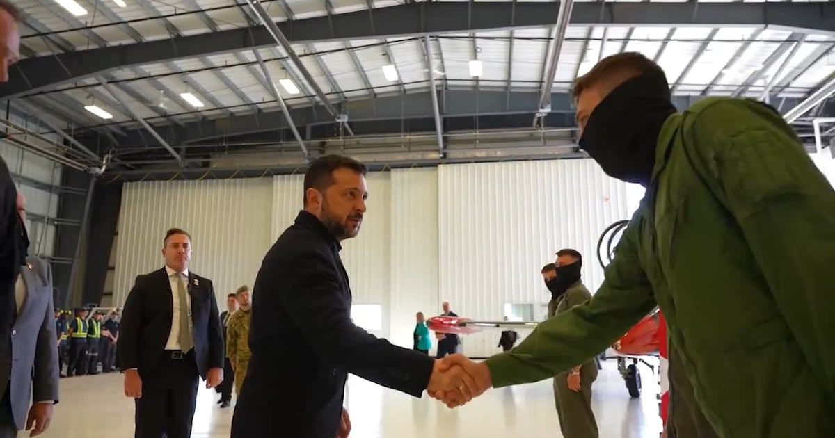 Zelenskyy visits North Bay, meets fighter pilots in training - CTV News