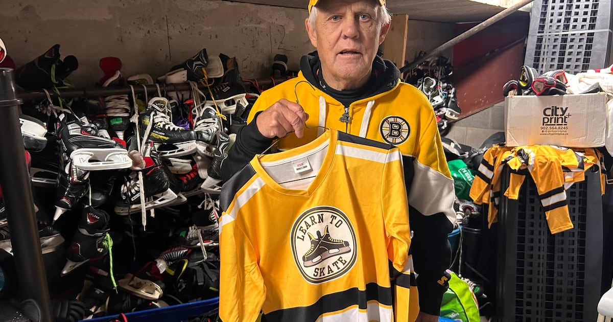 Cape Breton hockey program faces equipment shortage - CTV News