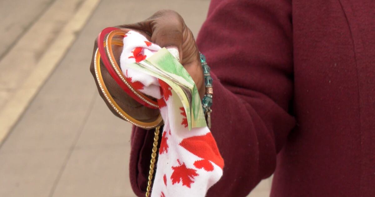 Calgary woman victimized by distraction theft