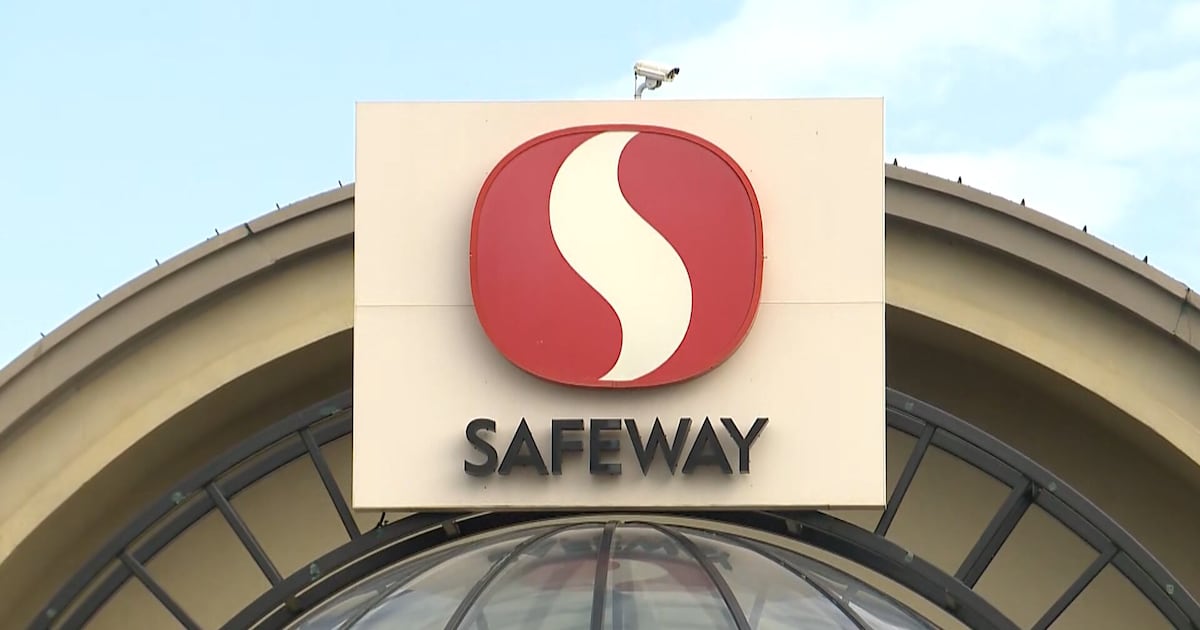 Safeway workers’ union serves strike notice - CTV News