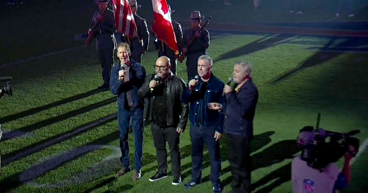 Barenaked Ladies sing 'O Canada' ahead of Buffalo Bills home opener - CTV News