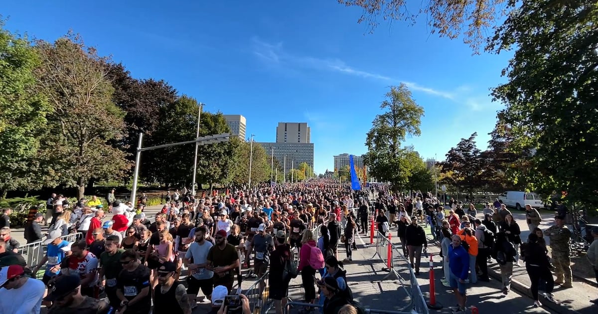 Thousands participate in Army Run - CTV News