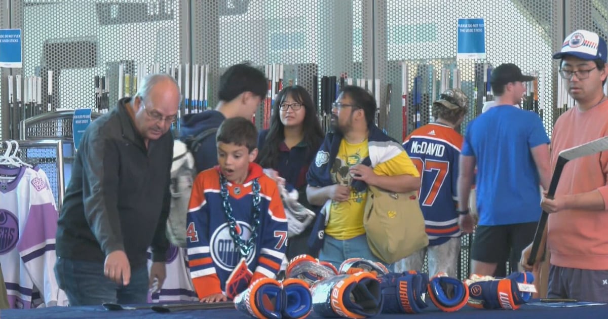 Fans turn out to Oilers practice - CTV News