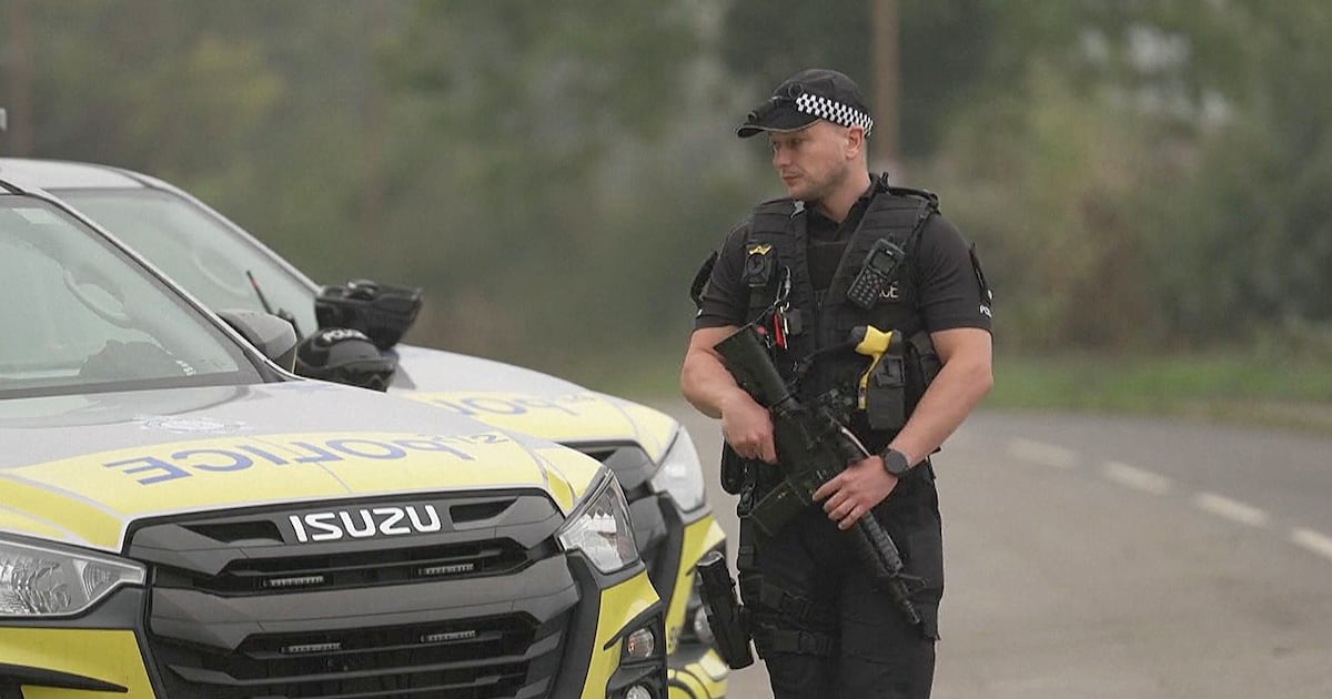 Police patrol near U.S.-run British airbase after suspected bomb plot - CTV News