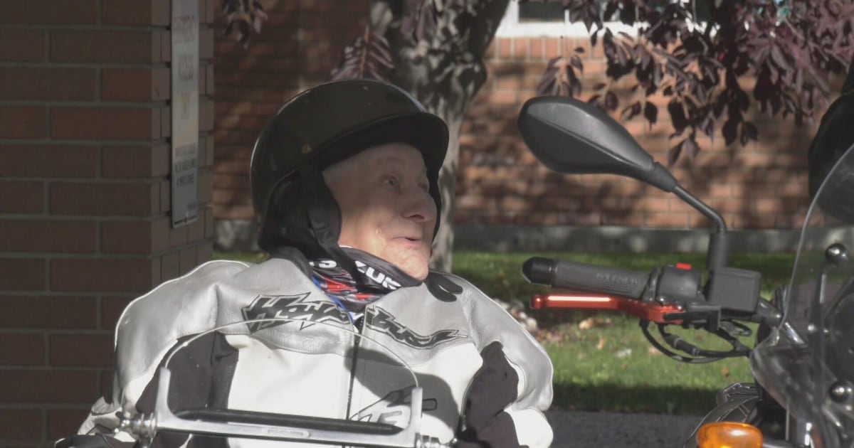 95-year-old gets one more motorcycle ride - CTV News